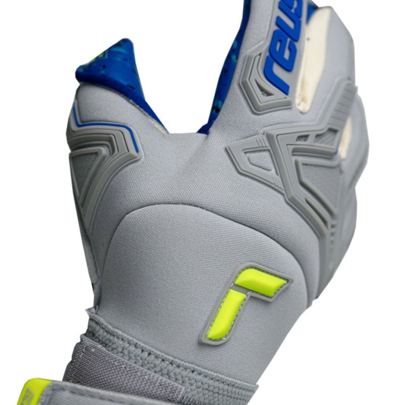 Goalkeeper gloves Reusch Attrakt Freegel Fusion Goaliator M 5270995 6006 Accessories/Gloves Your Sports Performance