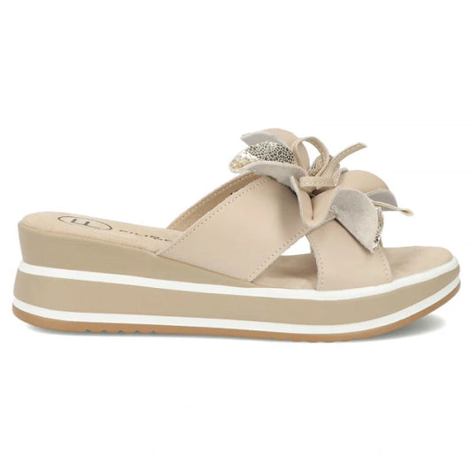 Women's leather wedge sandals with a flower, beige Filippo DK7636 Filippo