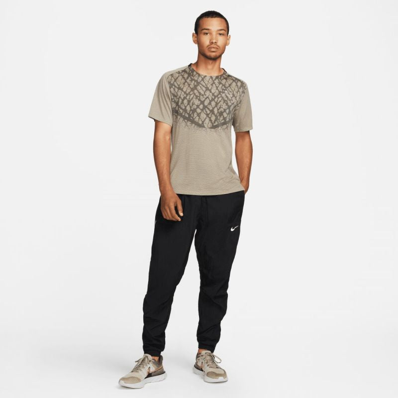 Nike Dri-FIT ADV Run Division Techknit M DQ4778-010 T-shirt Clothing/Running Nike