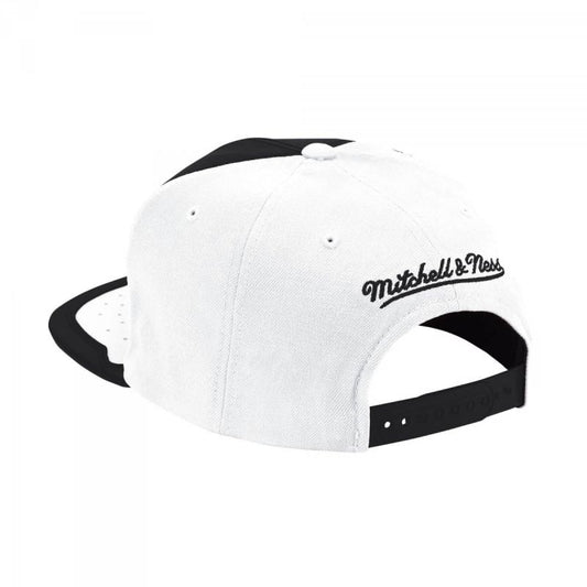 Mitchell & Ness NBA Chicago Bulls Day One Snapback Bulls cap 6HSSMM19224-CBUWHBK Clothing/Basketball/Mitchell & Ness Your Sports Performance