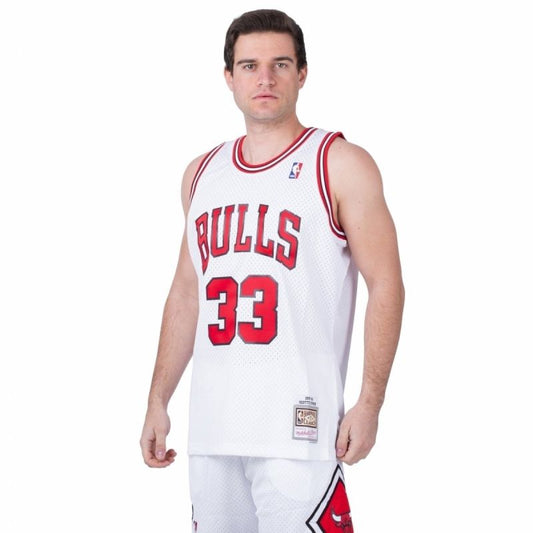 Mitchell & Ness Chicago Bulls NBA Home Swingman Jersey Bulls 97-98 Scottie Pippen M SMJYAC18054-CBUWHIT97SPI Clothing/Lifestyle/T-shirts/Mitchell & Ness Your Sports Performance