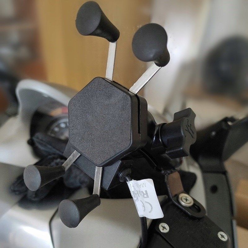 FreedConn MC7C phone holder and charger + BM2R head tube mount In preparation Your Sports Performance