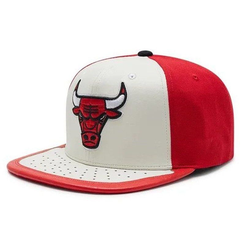 Mitchell &amp; Ness NBA Day One Snapback Bulls Cap 6HSSMM19224-CBUWHRD Clothing/Basketball/Mitchell & Ness Your Sports Performance