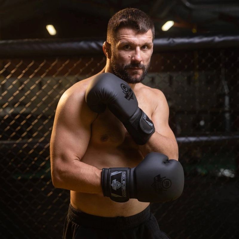 10oz Boxing Gloves - Black Master - Valor Series rękawice treningowe Your Sports Performance