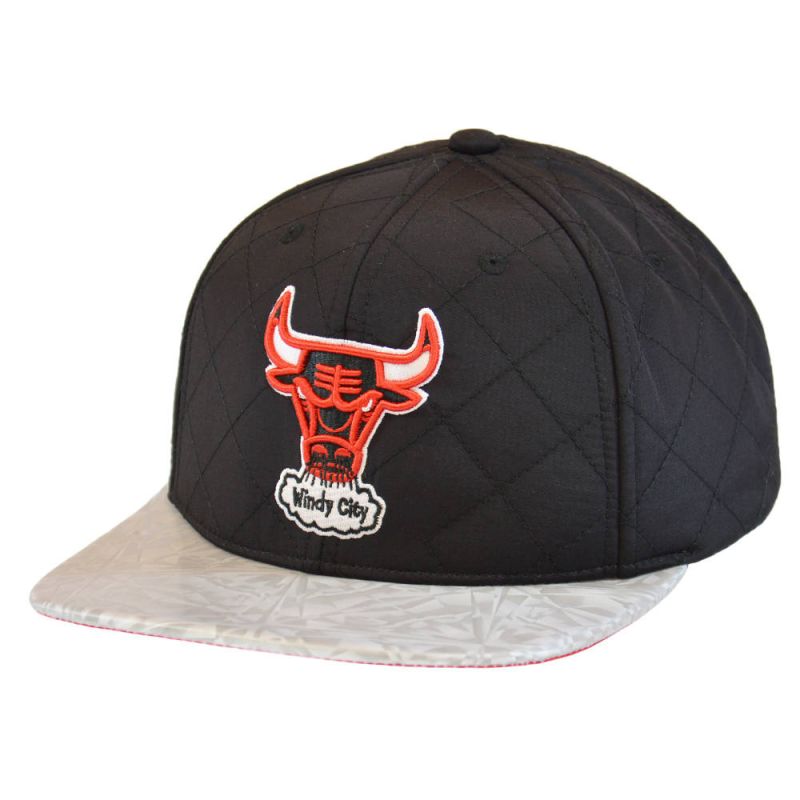 Mitchell & Ness NBA Diamond Base HWC Chicago Bulls Cap - HHSS3182-CBUYYPPPBLCK Odzież/Czapki/Czapki z daszkiem Your Sports Performance