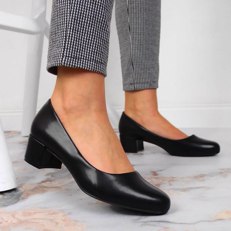 Black Pumps on a block from W Sergio Leone Footwear/Lifestyle/Sergio Leone Your Sports Performance