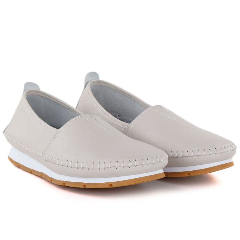 Women's beige leather slip-on shoes S.Barski LR61-7051 To be categorized Your Sports Performance