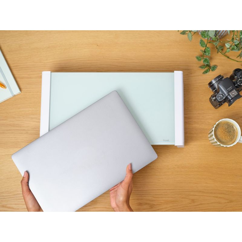 TRUST MONTAGE GLASS MONITOR STAND WHT (25351) In preparation Your Sports Performance