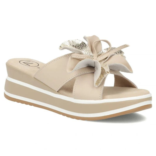 Women's leather wedge sandals with a flower, beige Filippo DK7636 Filippo