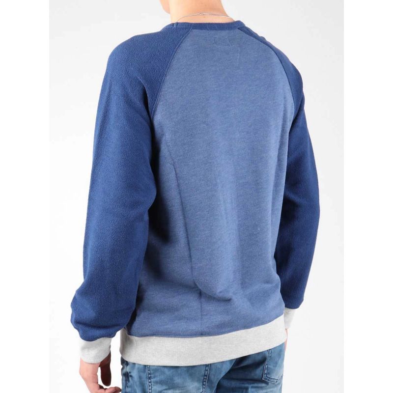 Lee Graphic Crew SWS L80ODELR sweatshirt In preparation Your Sports Performance