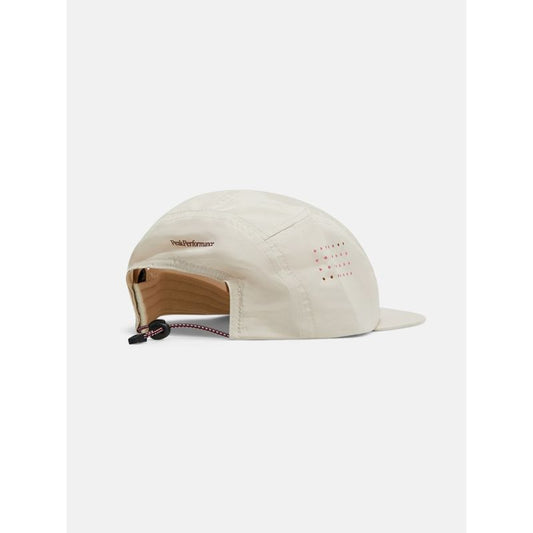 Peak Performance Lightweight beige cap In preparation Your Sports Performance