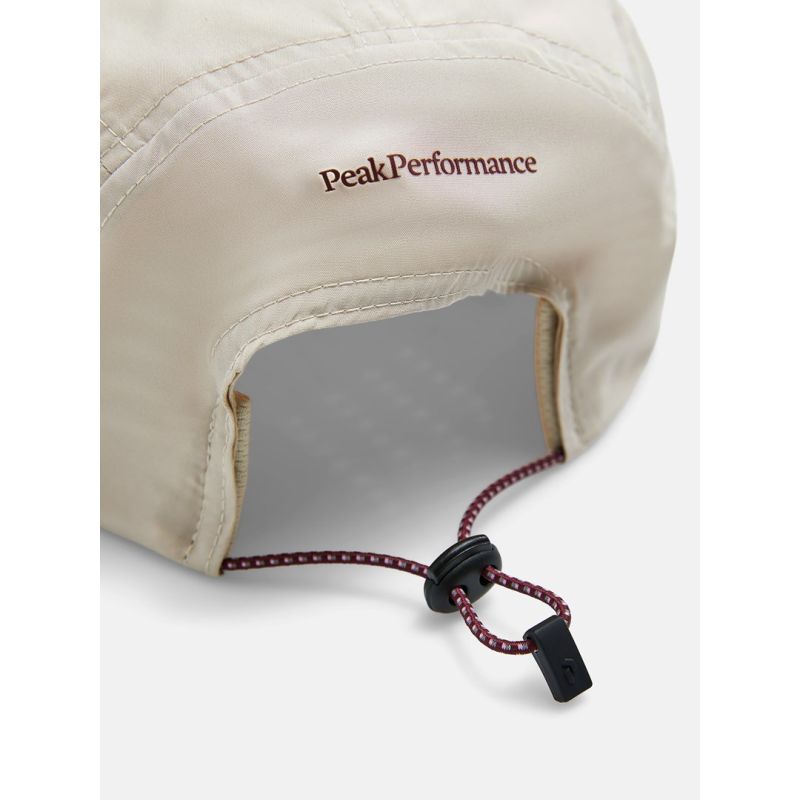 Peak Performance Lightweight beige cap In preparation Your Sports Performance