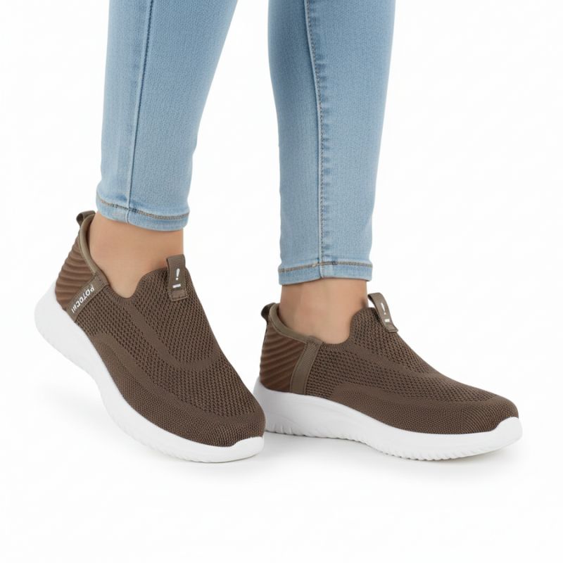 Women's slip-on brown sports shoes Potocki BK01312 To be categorized Your Sports Performance
