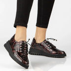 Women's leather half-notes on a wedge, lacquered crocodile burgundy Filippo DP8102