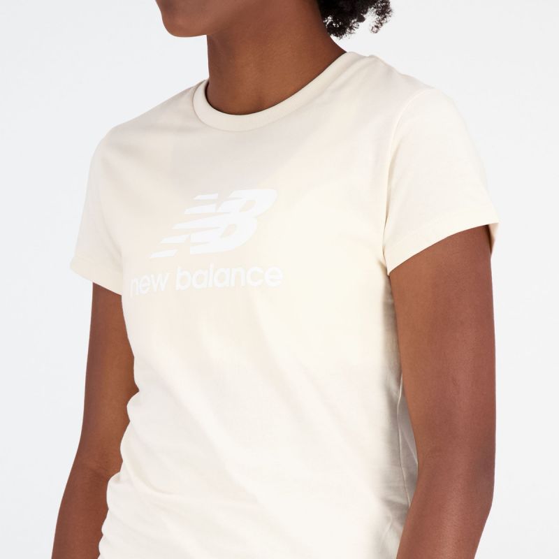 New Balance Essentials Stacked Logo CO TCM T-shirt W WT31546TCM Clothing/Lifestyle/T-shirts/New Balance New Balance