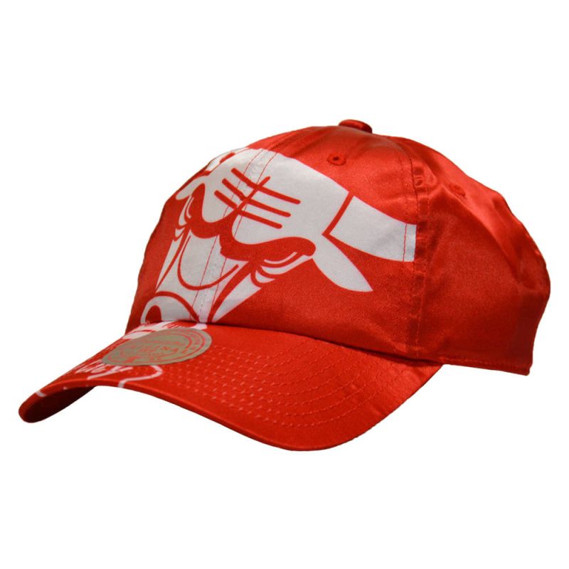 Mitchell & Ness NBA Chicago Bulls Strapback Cap - HLUX1095-CBUYYPPPRED1 Odzież/Czapki/Czapki z daszkiem Your Sports Performance