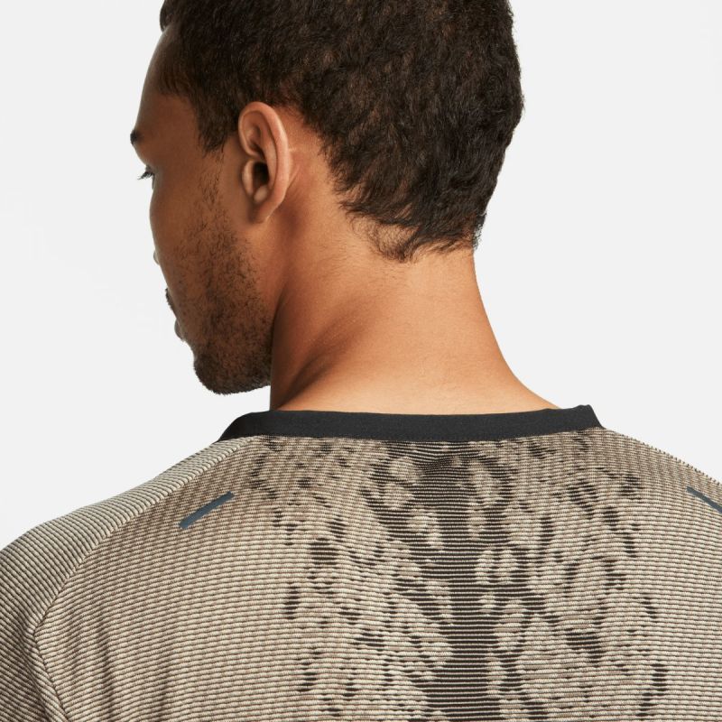 Nike Dri-FIT ADV Run Division Techknit M DQ4778-010 T-shirt Clothing/Running Nike