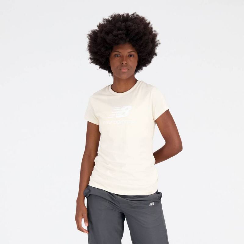 New Balance Essentials Stacked Logo CO TCM T-shirt W WT31546TCM Clothing/Lifestyle/T-shirts/New Balance New Balance