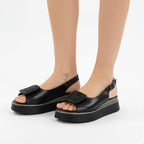 Women's sandals on a thick platform, black Potocki SZ12590 To be categorized Your Sports Performance
