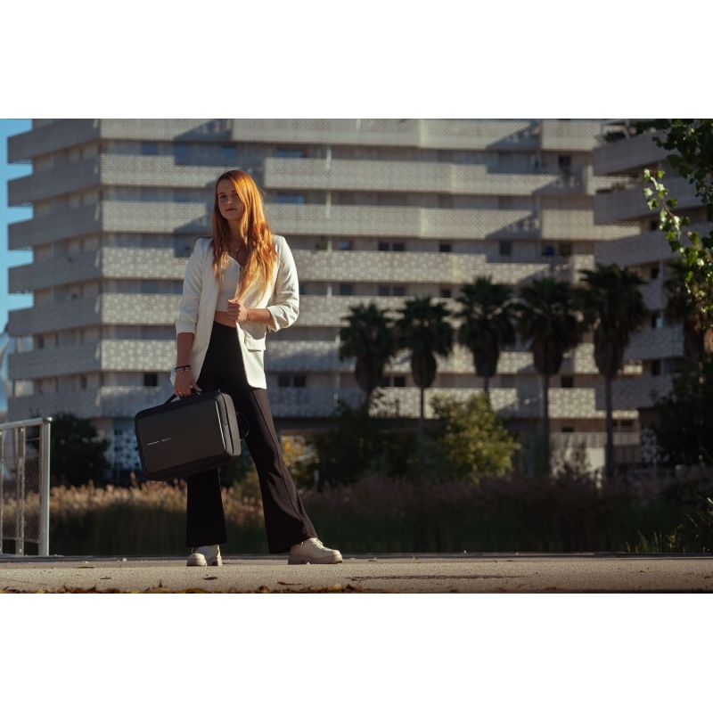 XD DESIGN BOBBY BIZZ 2.0 ANTI-THEFT BACKPACK BLACK P/N: P705.921 Import z Action/Bagaż/Plecaki Your Sports Performance