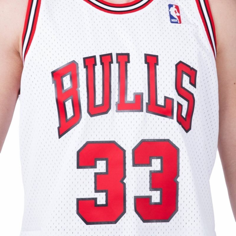 Mitchell &amp; Ness Chicago Bulls NBA Home Swingman Jersey Bulls 97-98 Scottie Pippen M SMJYAC18054-CBUWHIT97SPI Clothing/Lifestyle/T-shirts/Mitchell & Ness Your Sports Performance