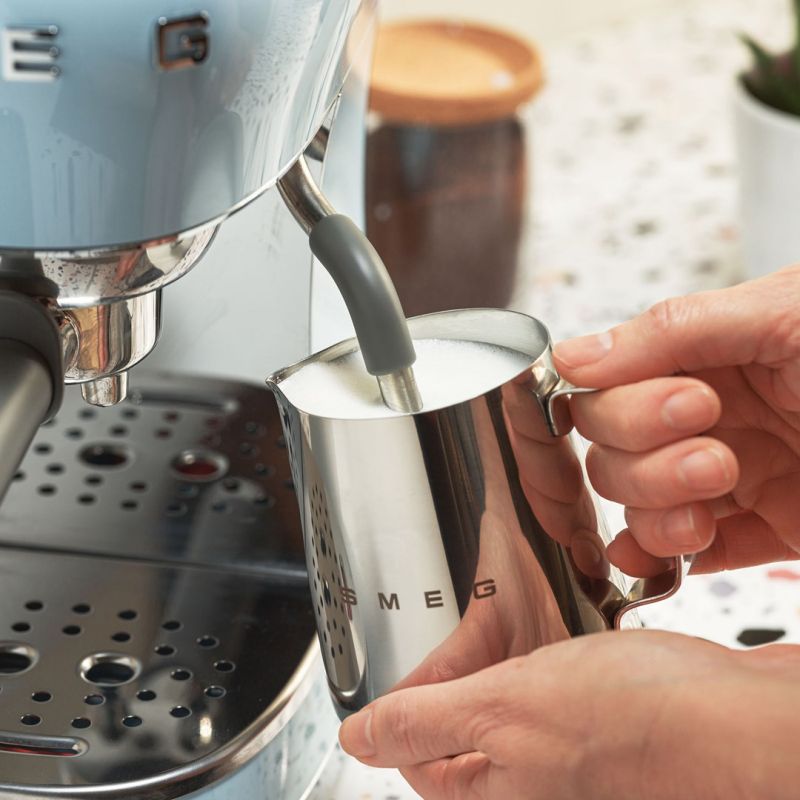 Smeg ECF02PBEU Pastel Blue Coffee Machine AGD - Produkty/Ekspresy do kawy Your Sports Performance