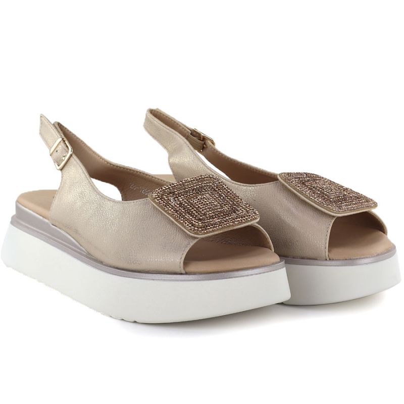Women's sandals on a thick platform, gold Potocki SZ12590 To be categorized Your Sports Performance