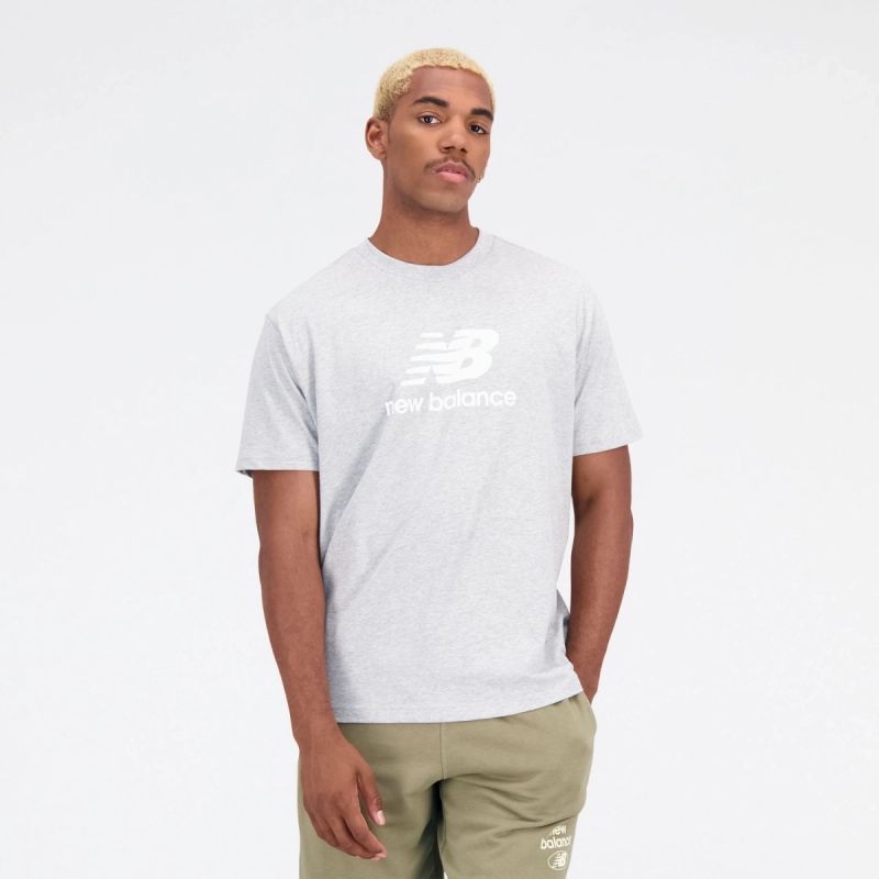 New Balance Essentials Stacked Logo Co M T-shirt MT31541AG Clothing/Lifestyle/T-shirts/New Balance New Balance