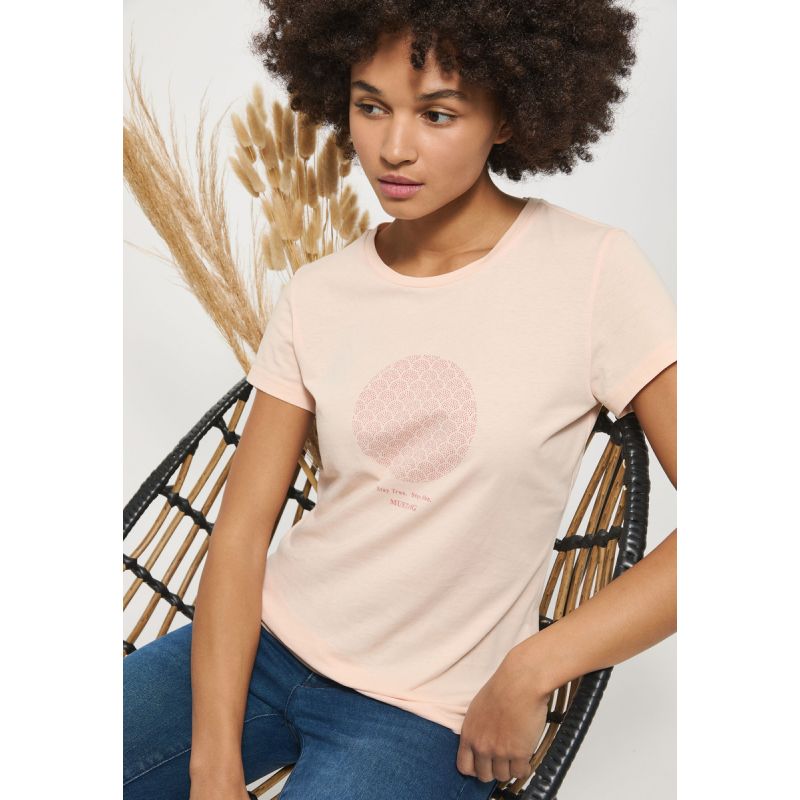 Mustang T-shirt Alexia C Chestprint W 1013383 7262 Clothing/Lifestyle/T-shirts/Mustang Your Sports Performance