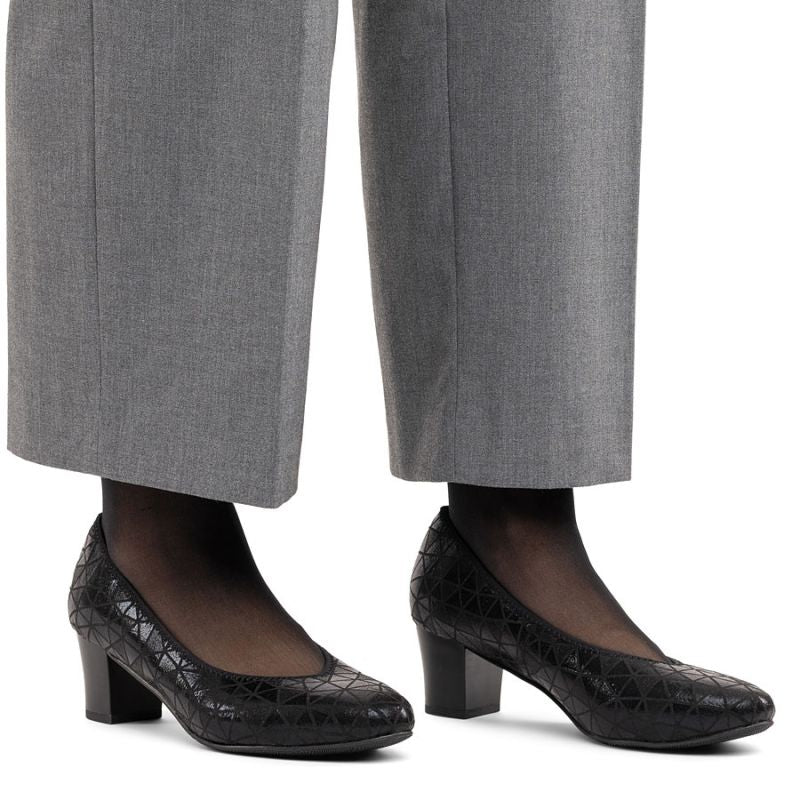 Women's leather pumps with a low heel, black Rieker 44650-05