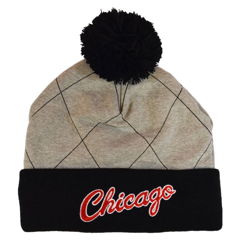 Mitchell & Ness NBA Quilted Pom Beanie HWC Chicago Bulls Odzież/Czapki/Czapki z daszkiem Your Sports Performance