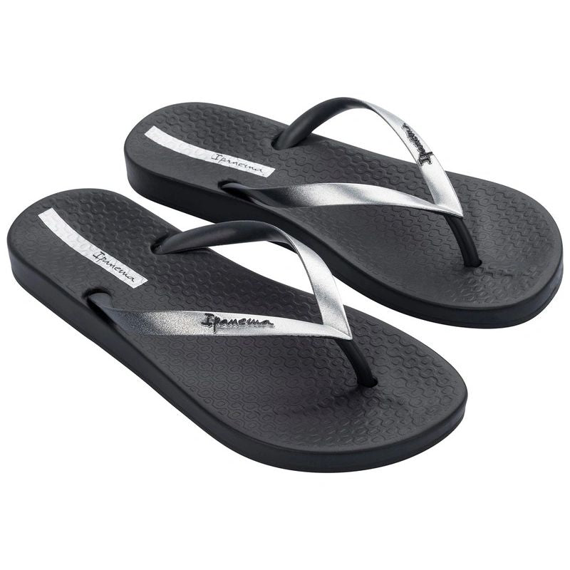 Ipanema Anat Women’s Flip-Flops – Stylish and Comfortable for the Beach and Pool