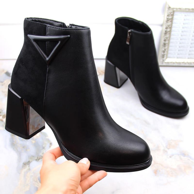Insulated ankle boots with a decorative high heel D&amp;A S.Barski Premium Collection W OLI238 black Footwear/Outdoor/S.Barski Your Sports Performance