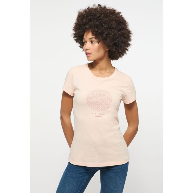 Mustang T-shirt Alexia C Chestprint W 1013383 7262 Clothing/Lifestyle/T-shirts/Mustang Your Sports Performance