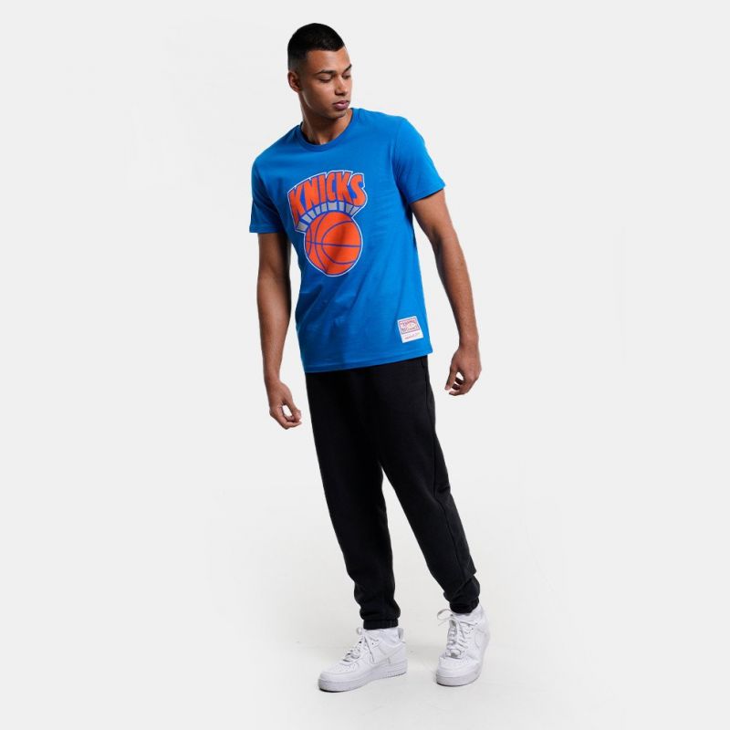 Mitchell &amp; Ness NBA Team Logo Tee New York Knicks M BMTRINTL1051-NYKROYA Clothing/Lifestyle/T-shirts/Mitchell & Ness Your Sports Performance