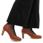 Brown leather pumps with a block heel, Rieker 41560-23