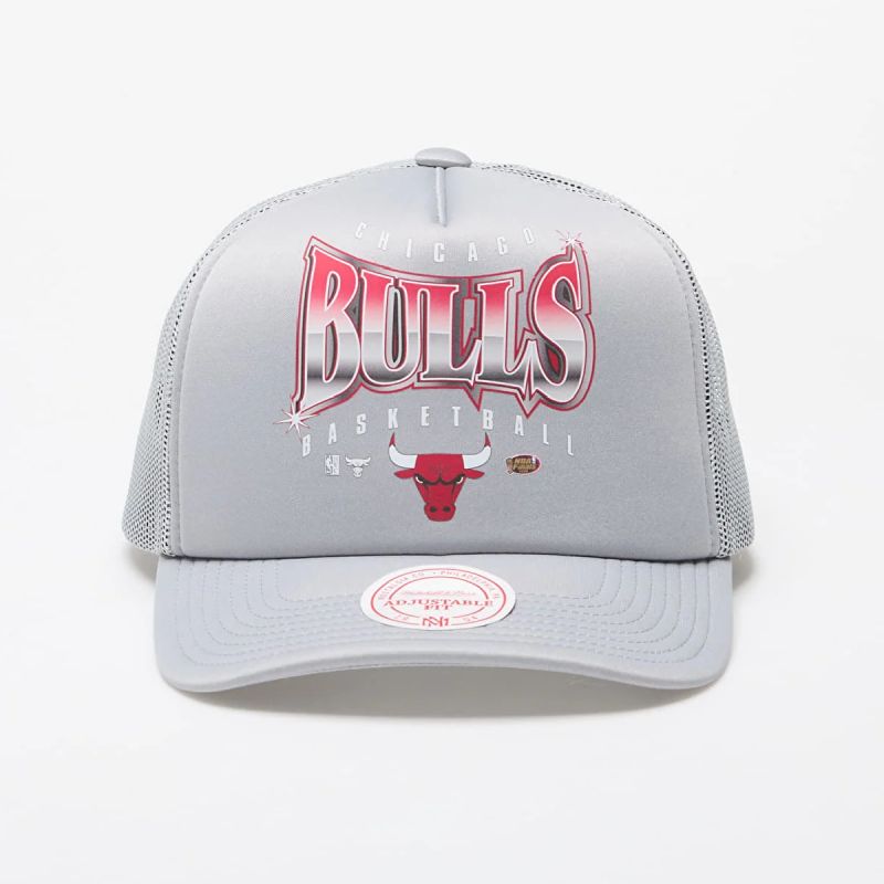 Mitchell & Ness NBA Chicago Bulls Glow Up Trucker Gray Cap - HHSSINTL1436-CBUGREY Odzież/Czapki/Czapki z daszkiem Your Sports Performance