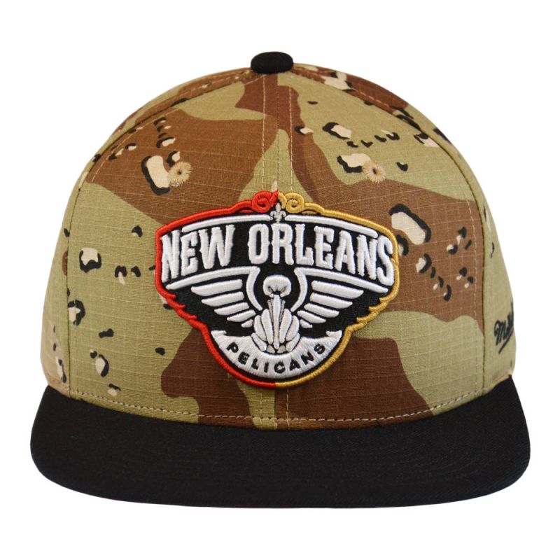 Mitchell & Ness NBA New Orleans Pelicans Choco Camo Cap - HHSS1101-NOPYYPPPCAMO Odzież/Czapki/Czapki z daszkiem Your Sports Performance