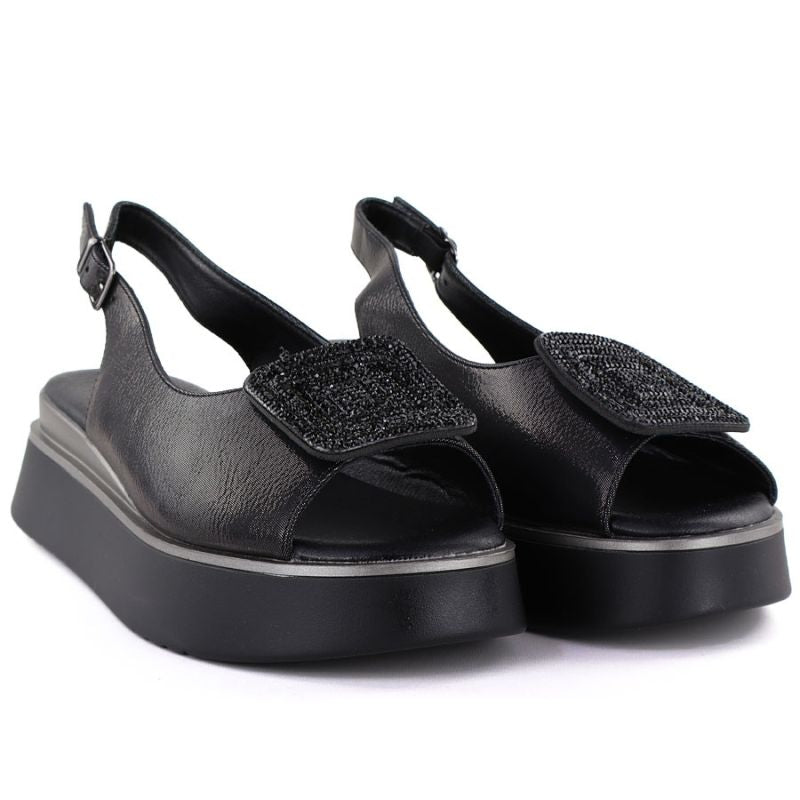 Women's sandals on a thick platform, black Potocki SZ12590 To be categorized Your Sports Performance