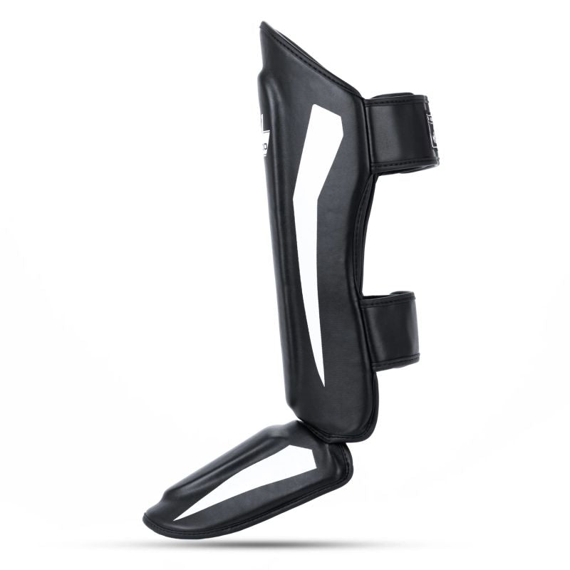 M Shin Guards - Phantom White Ochraniacze piszczeli Your Sports Performance