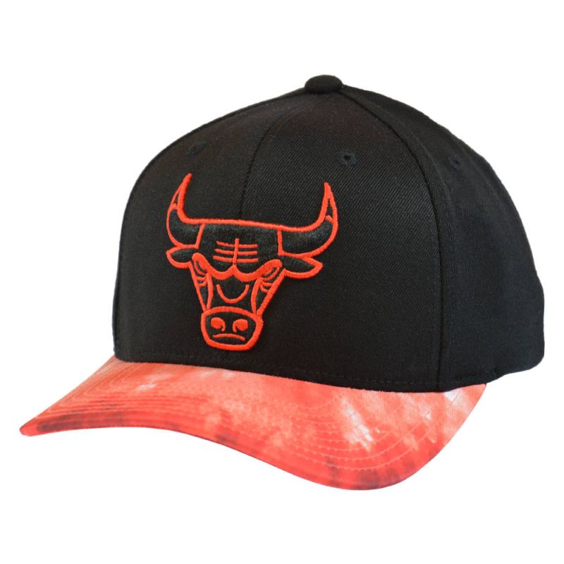 Mitchell & Ness NBA Tie Dye Classic Red Chicago Bulls Snapback Cap - 6HSSFH21HW002-CBUBKRD Odzież/Czapki/Czapki z daszkiem Your Sports Performance