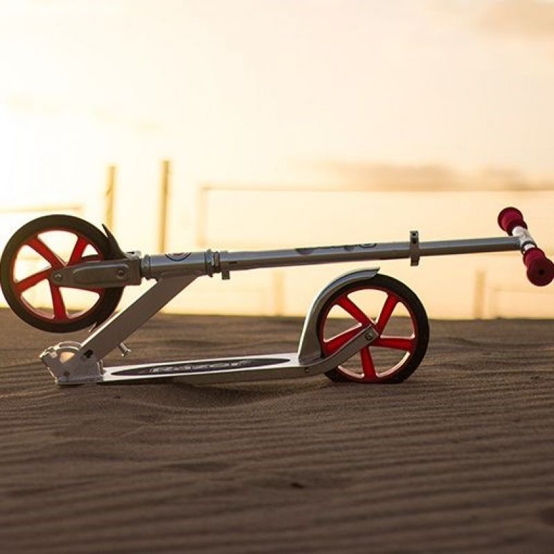 Razor A5 Lux Scooter 13073001 (silver) Import z Action/(Gry i zabawki) Sport i rekreacja/Hulajnogi tradycyjne (dla dzieci) Your Sports Performance