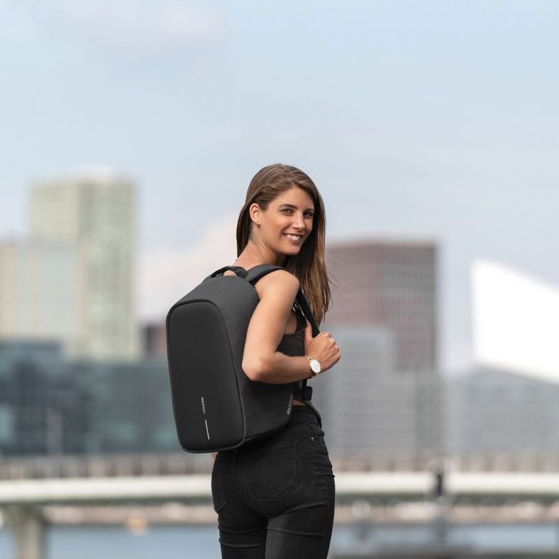 XD DESIGN ANTI-THEFT BACKPACK BOBBY HERO SMALL BLACK P/N: P705.701 Import z Action/Bagaż/Plecaki Your Sports Performance