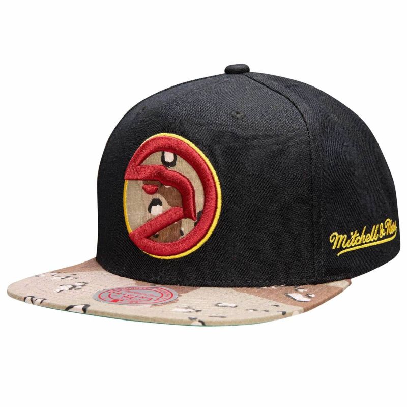 Mitchell & Ness NBA HWC Atlanta Hawks Choco Camo Cap - HHSS1101-AHAYYPPPBLCK Odzież/Czapki/Czapki z daszkiem Your Sports Performance