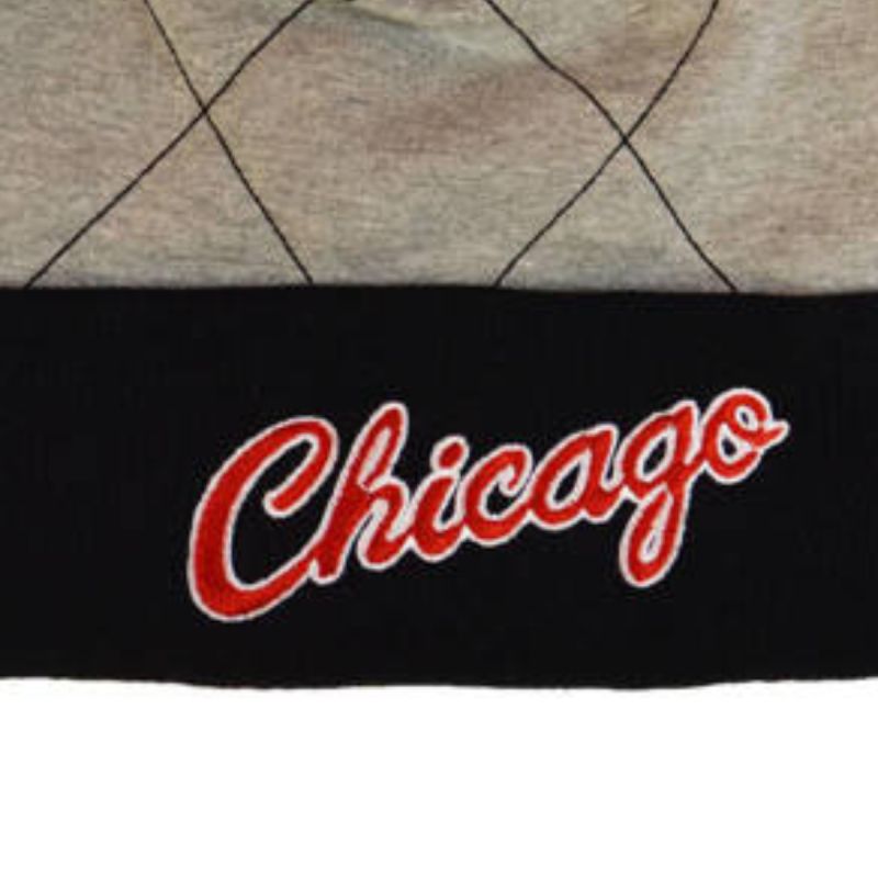 Mitchell & Ness NBA Quilted Pom Beanie HWC Chicago Bulls Odzież/Czapki/Czapki z daszkiem Your Sports Performance