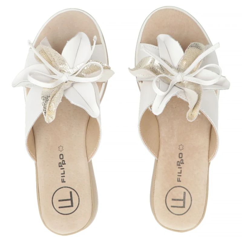 Women's leather wedge sandals with a flower, white Filippo DK7636