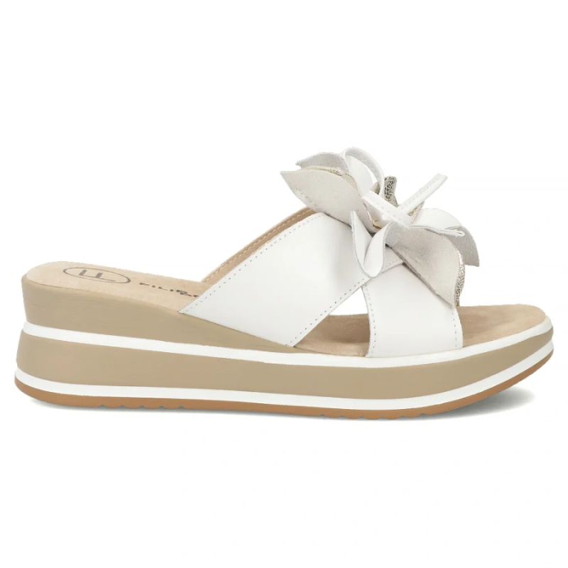 Women's leather wedge sandals with a flower, white Filippo DK7636