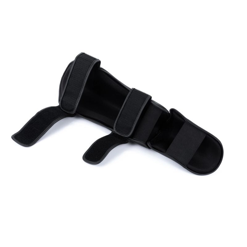 M Shin Guards - Phantom White Ochraniacze piszczeli Your Sports Performance
