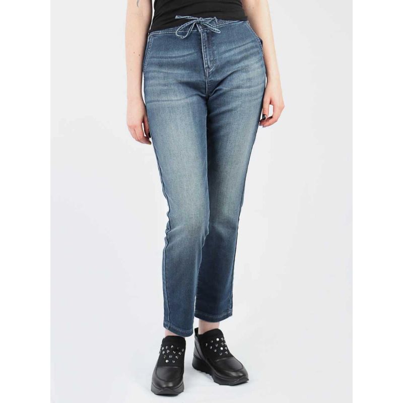 Wrangler Slouchy Ocean Nights W27CAC69Y Clothing/Lifestyle/Trousers, shorts/Wrangler Your Sports Performance