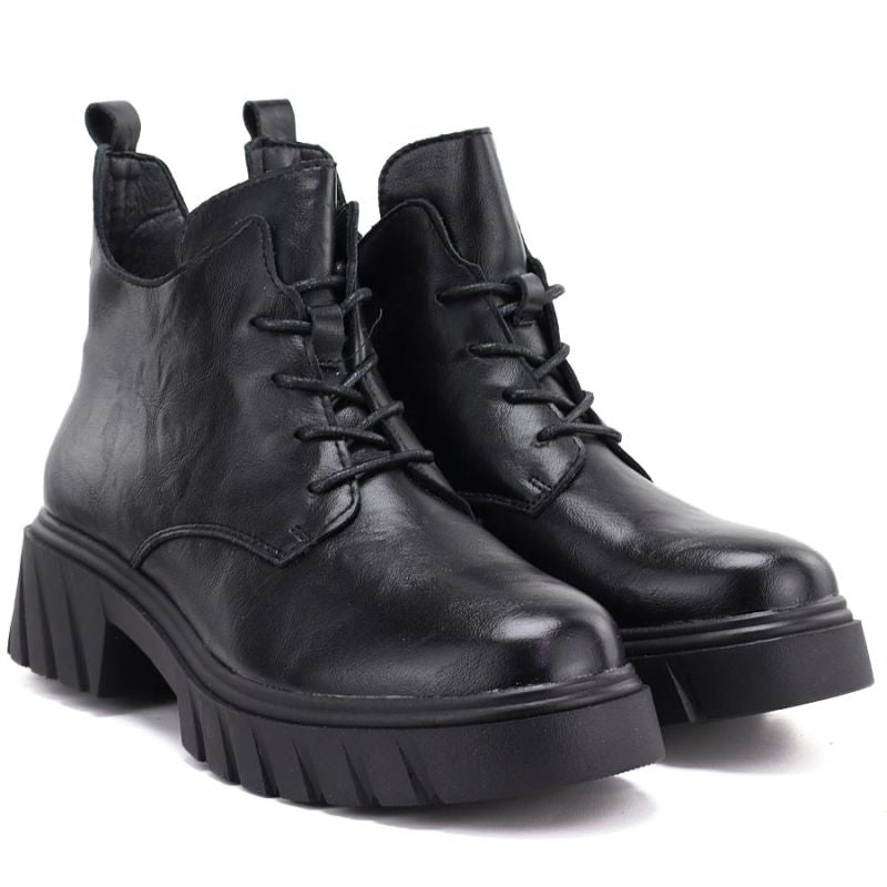 Women's leather ankle boots on a black platform M.Daszyński SFY2502-11ac